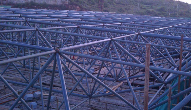 洪湖概述網(wǎng)架加工公司對網(wǎng)架保溫隔熱的辦法