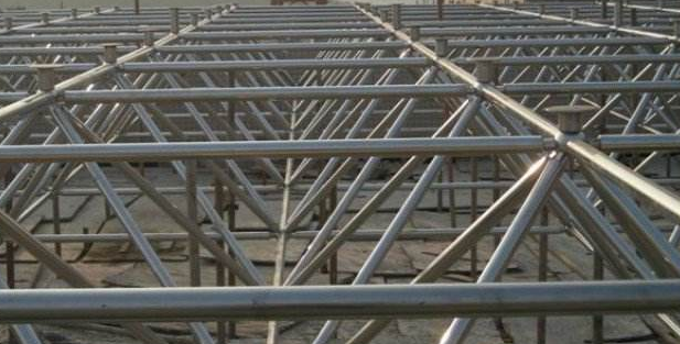 泰州盤(pán)點(diǎn)螺栓球網(wǎng)架構(gòu)件施工前的3方面考試事件